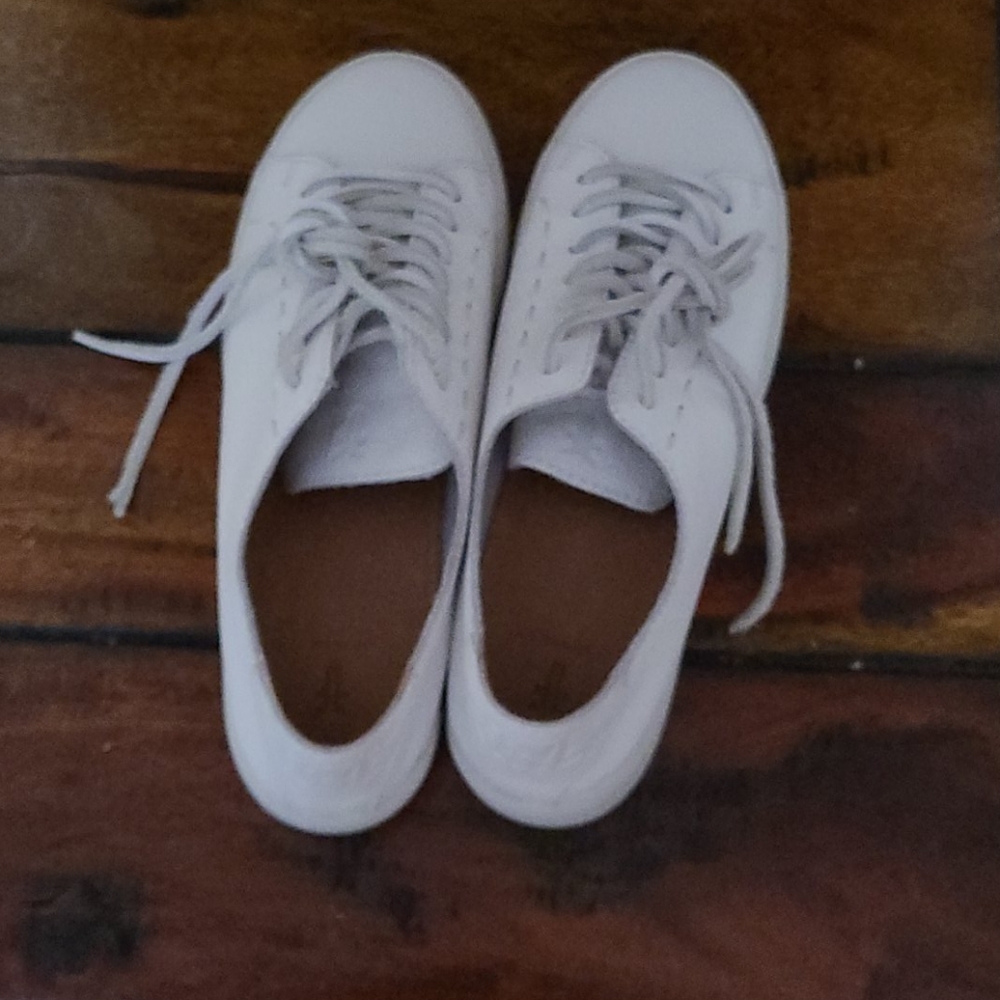 FRYE runners